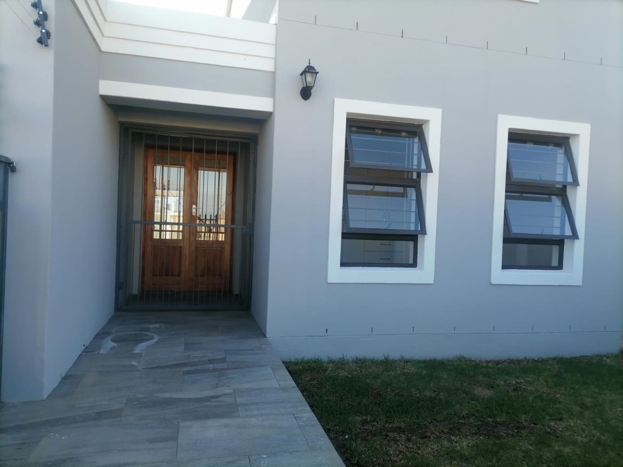To Let 4 Bedroom Property for Rent in Admirals Park Western Cape
